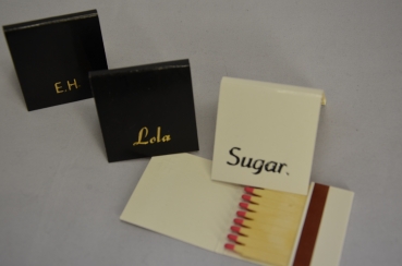 Preview: Streichholzbriefchen | weiss mit Prägung