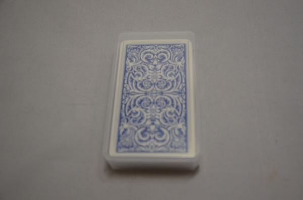 Senioren-Skatkartenspiel mit Prägung | Rückseite dunkelblaue Ornamentverzierungen